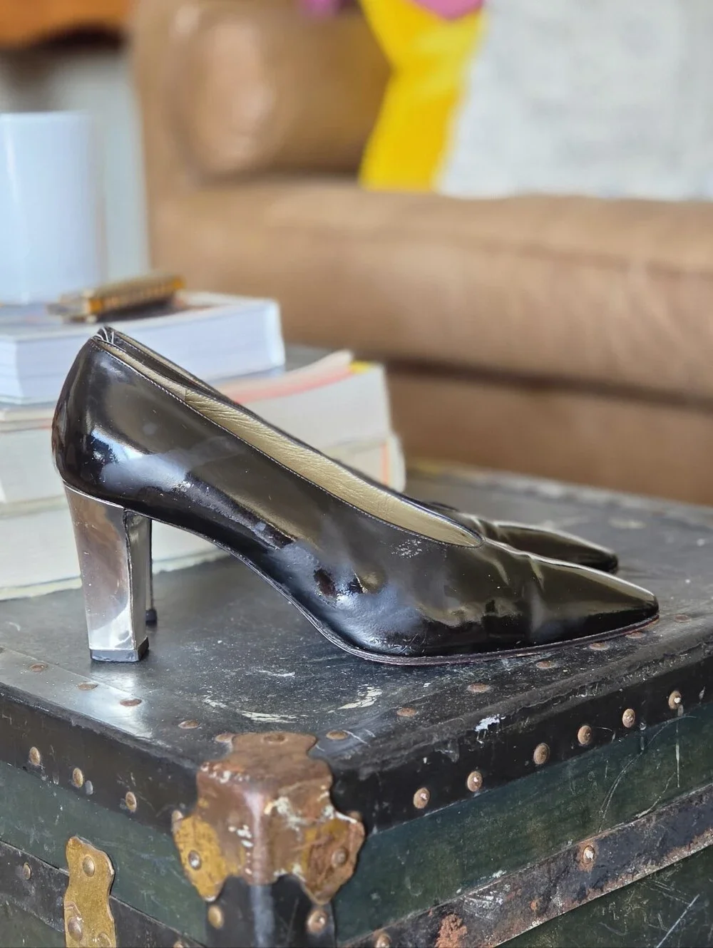 Yves Saint Laurent VTG 80s 90s Black Patent Leather Almond-Toe Mid Heel Pumps